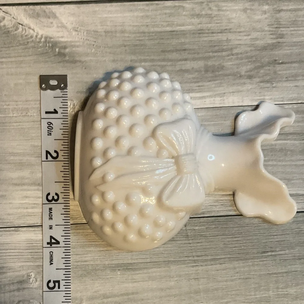 White Hobnail Vase with Bow Detail faux milk glass hobnail wall pocket vase - Picture 5 of 7